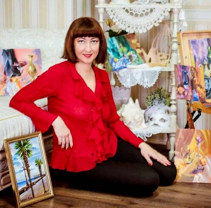 Κάθε Έργο και μια Νέα Έμπνευση – Η Ιλόνα Νοβγκορόντοβα πειραματίζεται με χαρτί και χρώμα