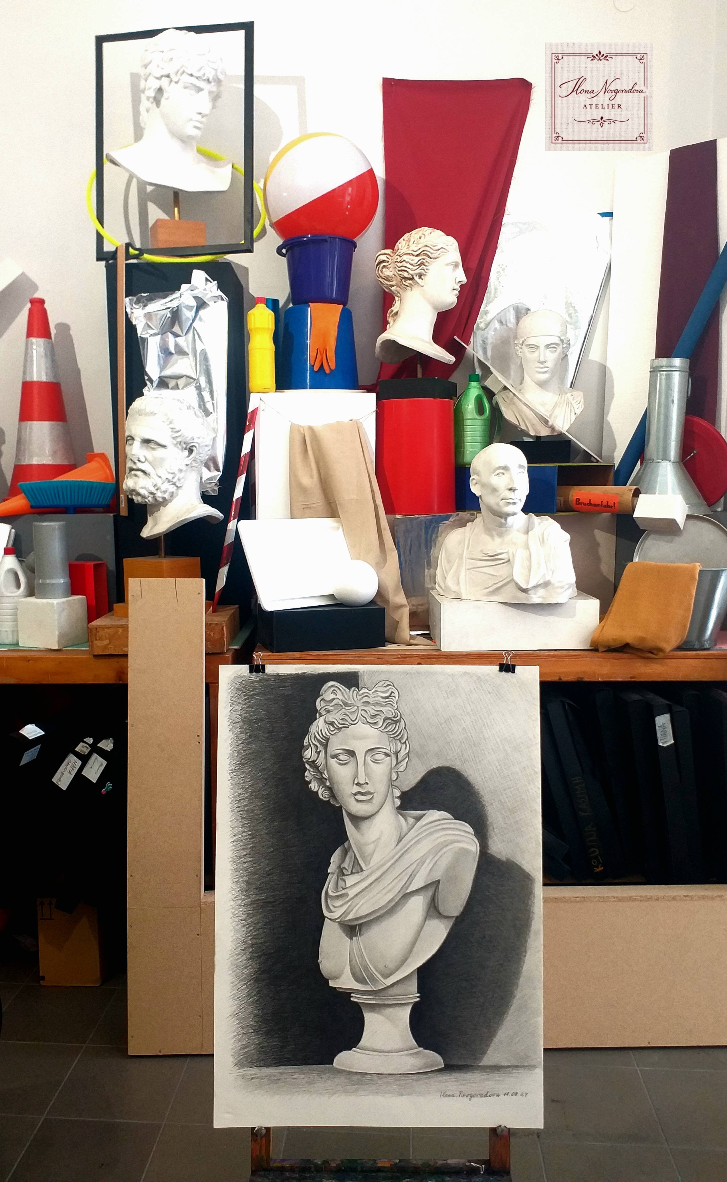 Όταν το Μολύβι Αγκαλιάζει το Φως και τη Σκιά: Η Τέχνη στο Χαρτόνι μέσα από τα Μάτια της Ιλόνας Νοβγκορόντοβα