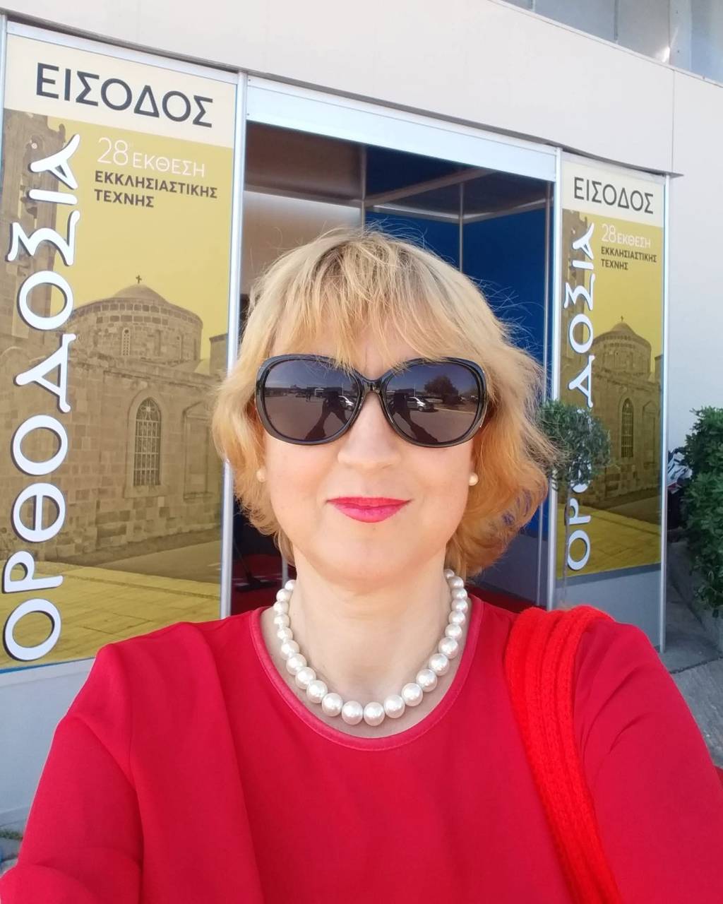 Η Ιλόνα Νοβγκορόντοβα στην Καρδιά της Εκκλησιαστικής Τέχνης με Πνεύμα και Χρώμα