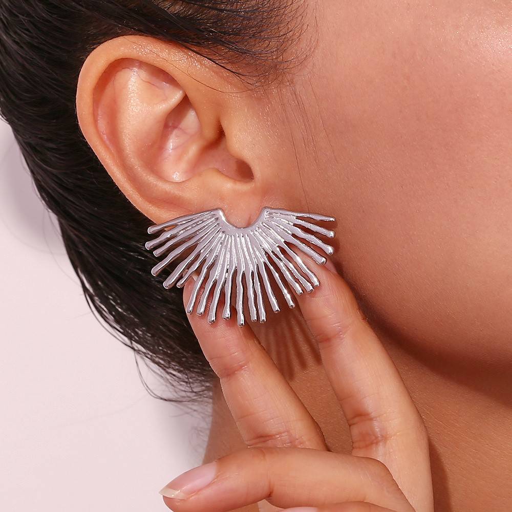 Νέα συλλογή Metis Earrin με σκουλαρίκια σε χρυσό και ασήμι