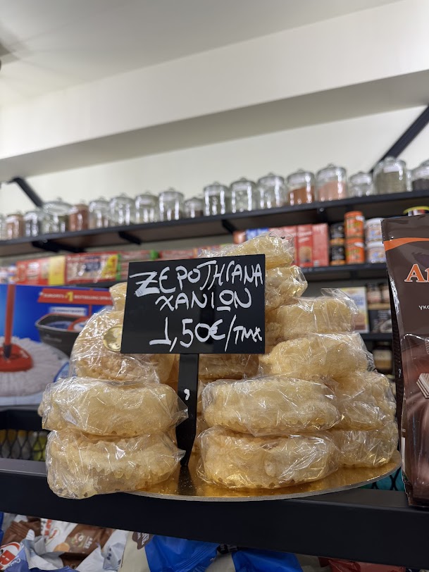 Λαχταριστά ξεροτήγανα στα Καζάνια Κρήτης