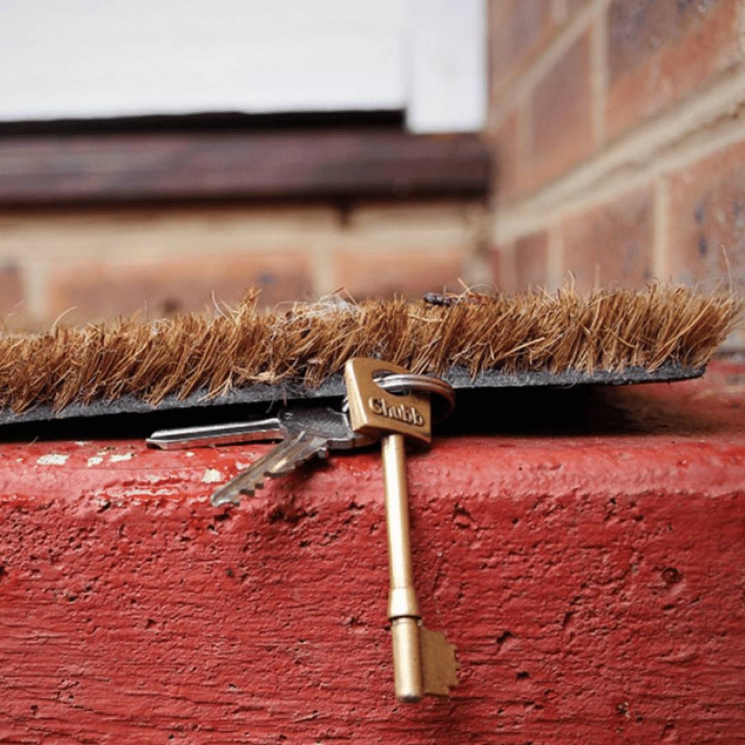 Γιατί δεν πρέπει να αφήνετε το κλειδί κάτω από το χαλάκι! 🚪⚠️